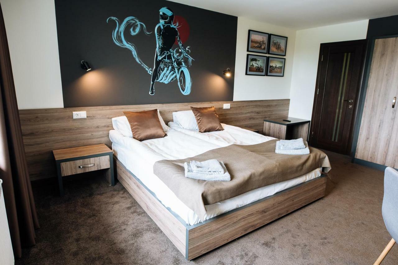 Clubhouse Hotell Ivano-Frankivsk Eksteriør bilde