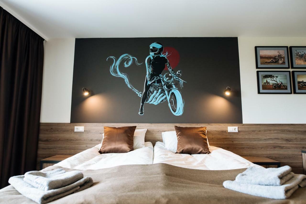 Clubhouse Hotell Ivano-Frankivsk Eksteriør bilde