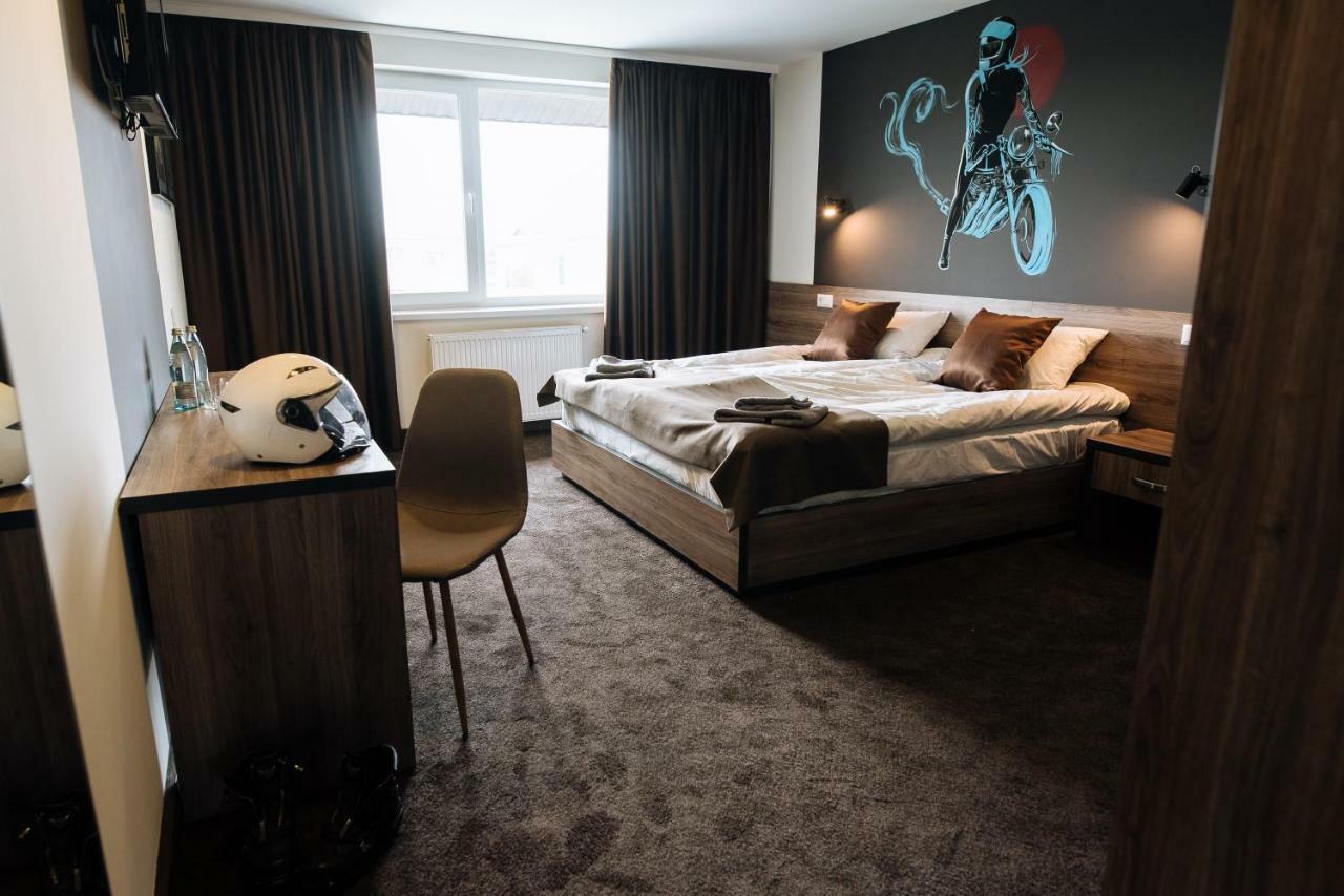 Clubhouse Hotell Ivano-Frankivsk Eksteriør bilde