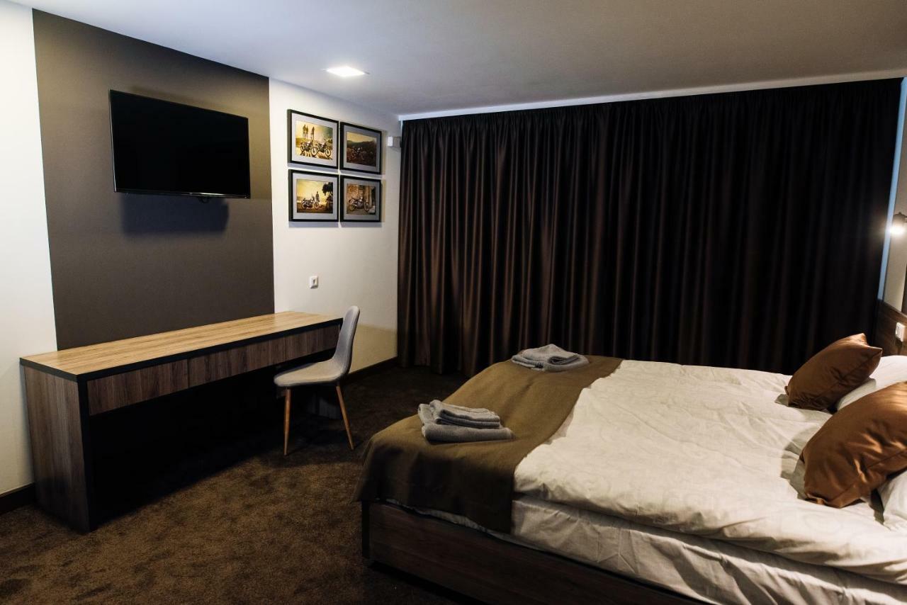 Clubhouse Hotell Ivano-Frankivsk Eksteriør bilde