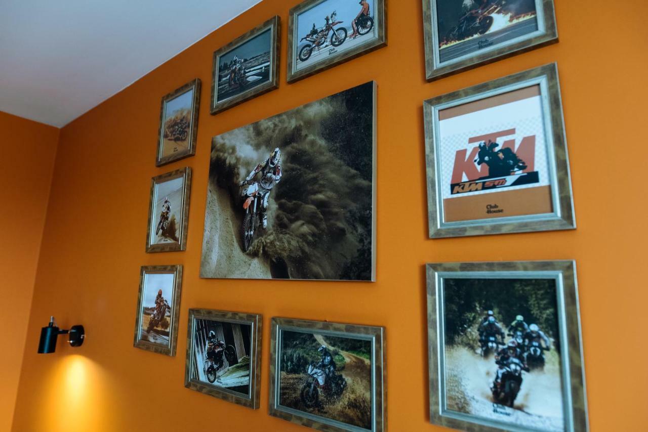 Clubhouse Hotell Ivano-Frankivsk Eksteriør bilde