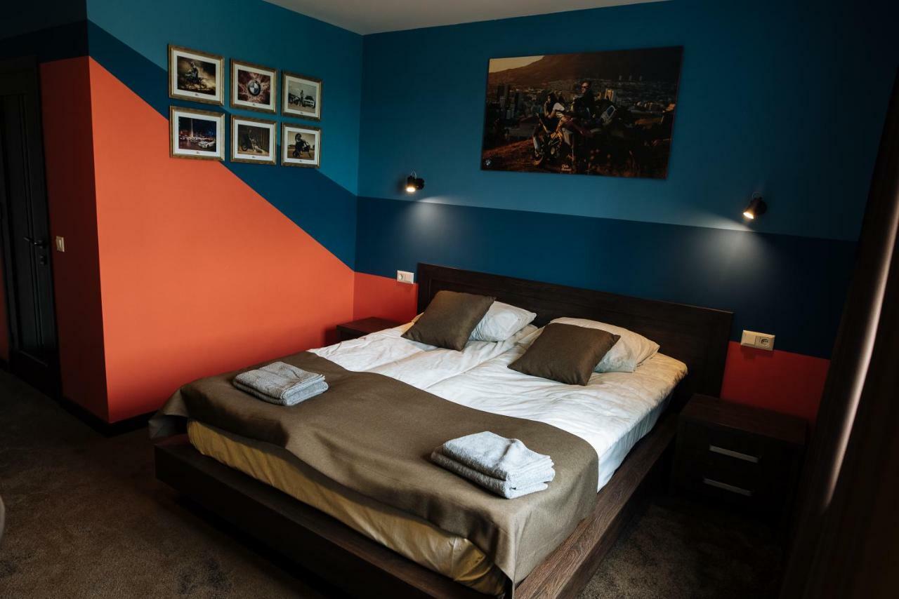 Clubhouse Hotell Ivano-Frankivsk Eksteriør bilde
