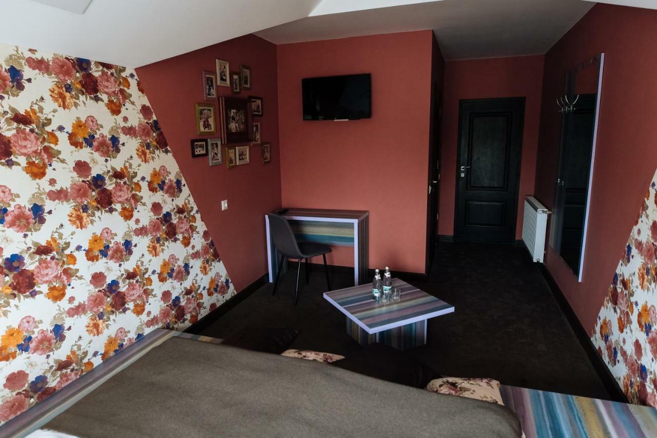 Clubhouse Hotell Ivano-Frankivsk Eksteriør bilde