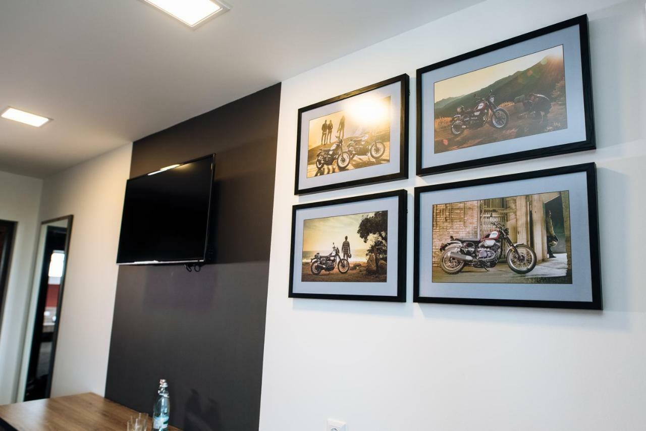 Clubhouse Hotell Ivano-Frankivsk Eksteriør bilde