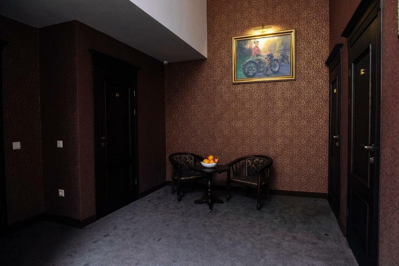 Clubhouse Hotell Ivano-Frankivsk Eksteriør bilde