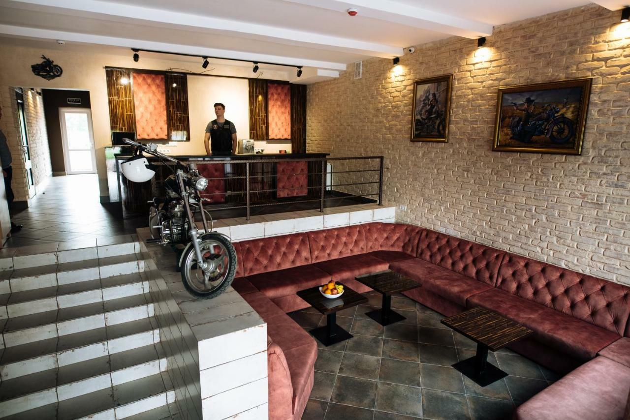 Clubhouse Hotell Ivano-Frankivsk Eksteriør bilde
