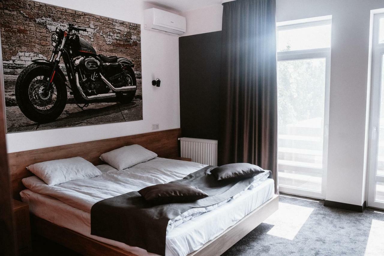 Clubhouse Hotell Ivano-Frankivsk Eksteriør bilde