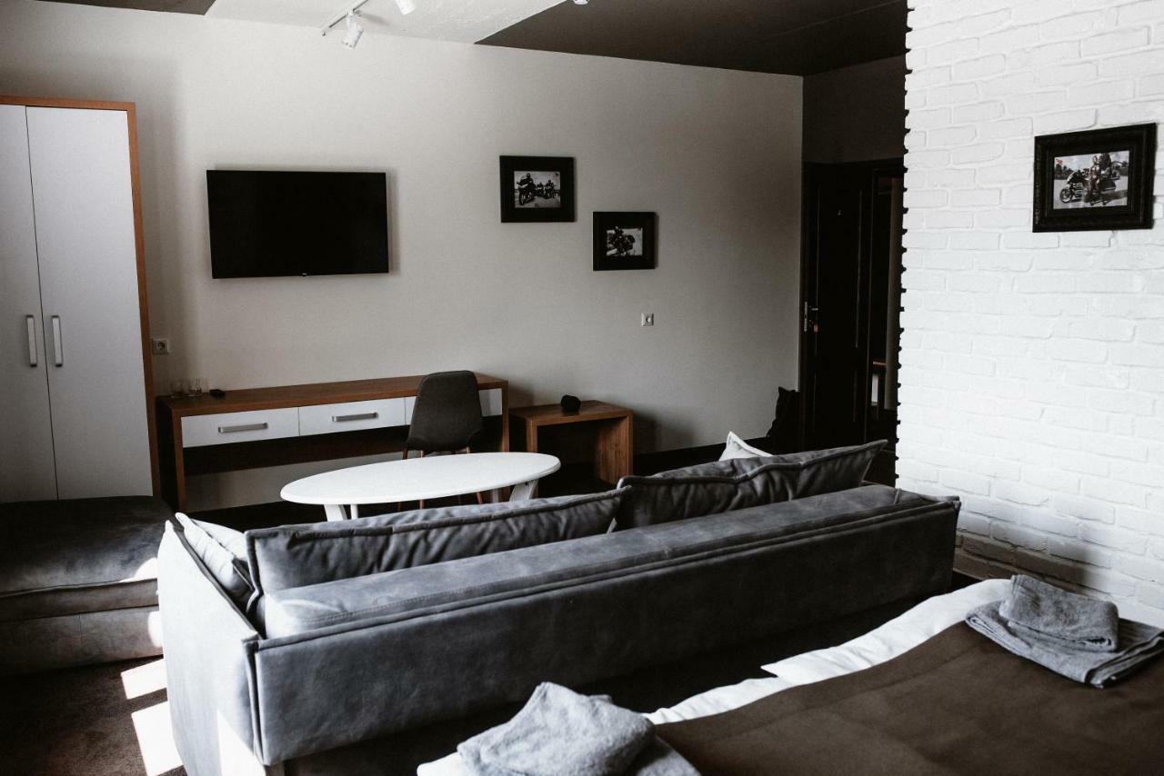 Clubhouse Hotell Ivano-Frankivsk Eksteriør bilde
