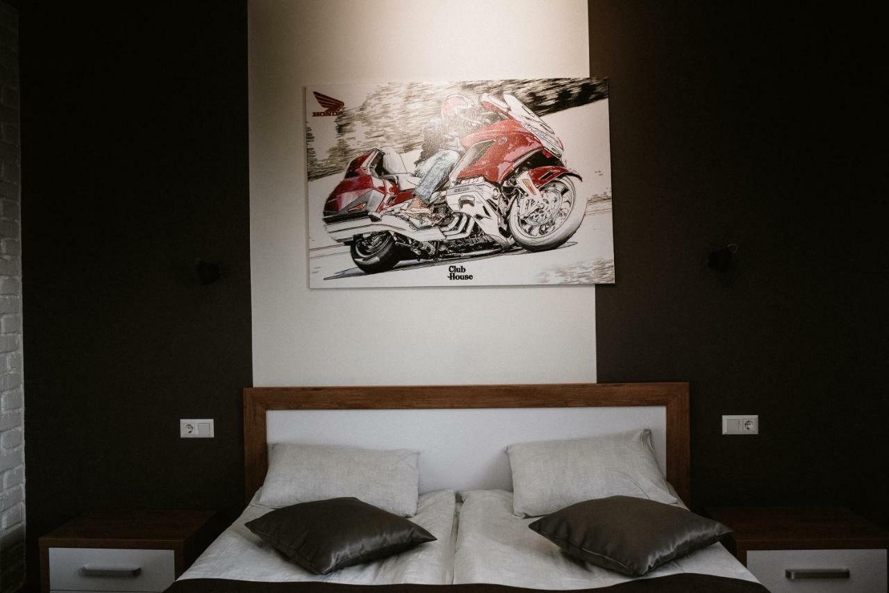 Clubhouse Hotell Ivano-Frankivsk Eksteriør bilde
