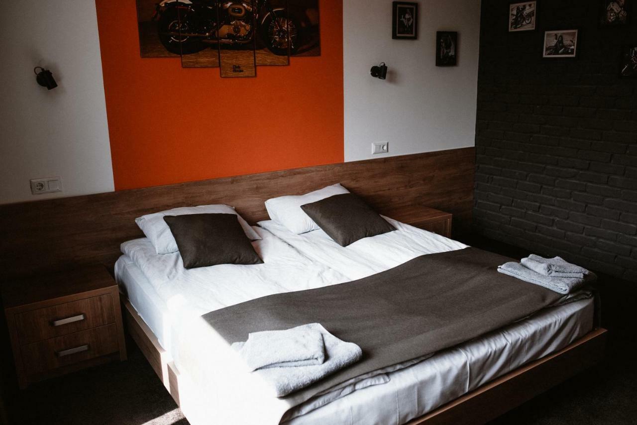 Clubhouse Hotell Ivano-Frankivsk Eksteriør bilde