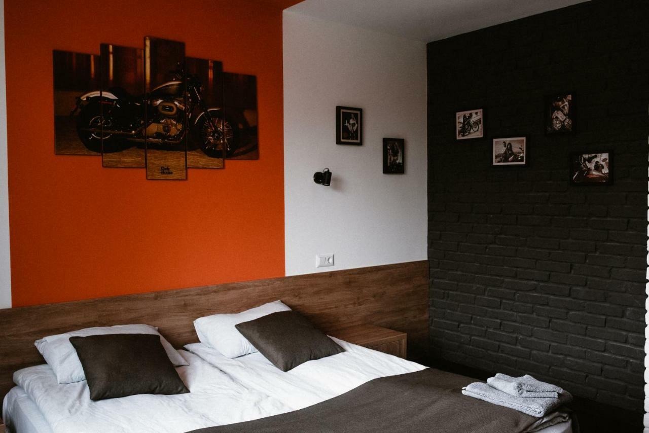 Clubhouse Hotell Ivano-Frankivsk Eksteriør bilde