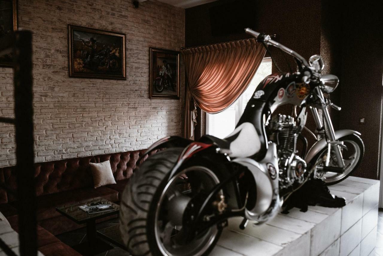 Clubhouse Hotell Ivano-Frankivsk Eksteriør bilde